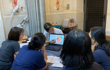Lớp học chăm sóc mẹ và bé sau sinh TPHCM được tin chọn