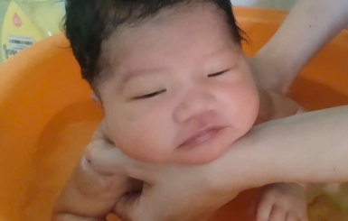 Dịch vụ tắm bé tại nhà TP.HCM của BINA CARE giúp bé sạch sẽ, thư giãn và an toàn. 