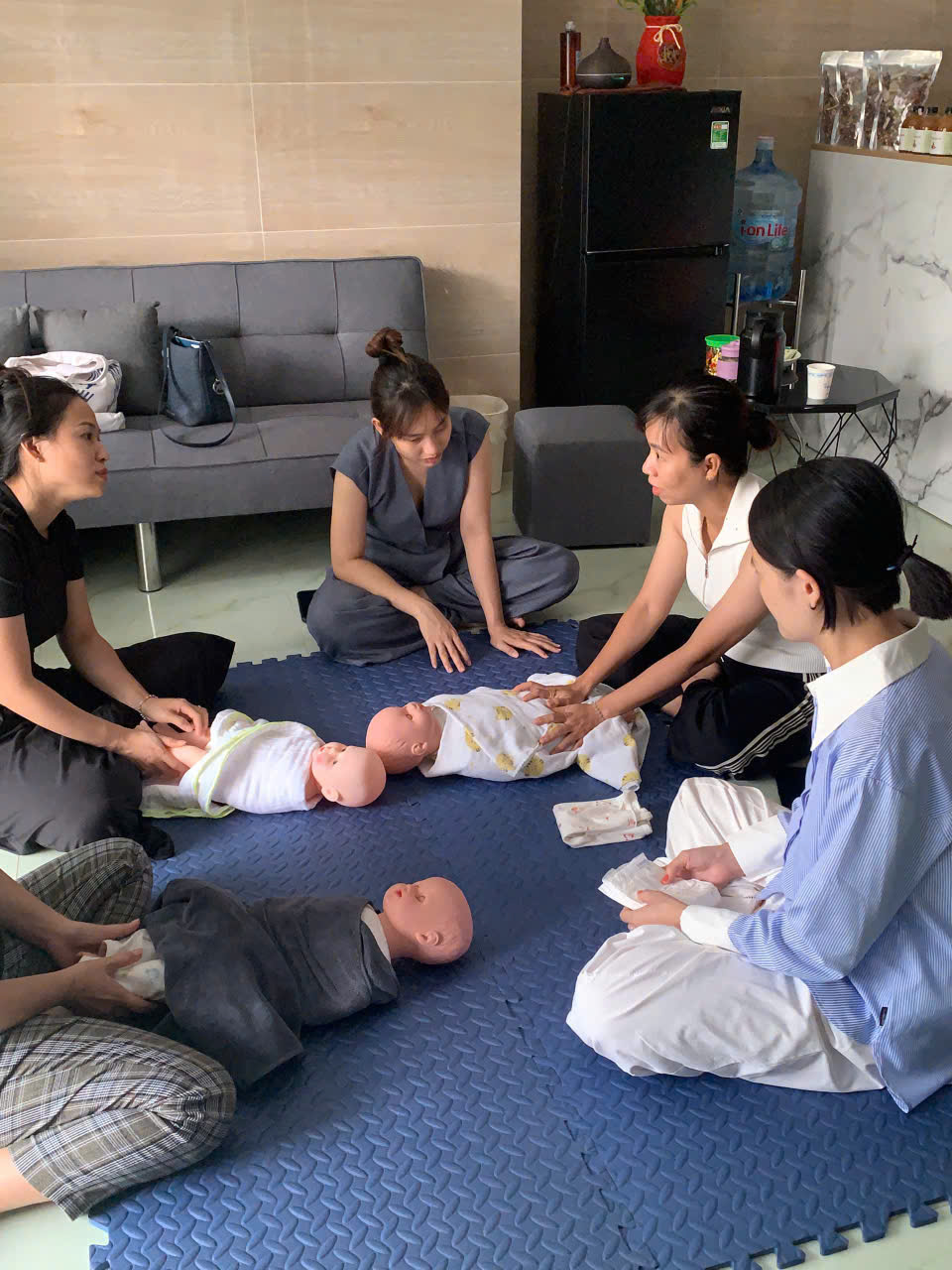 khoá học tắm bé sau sinh tphcm