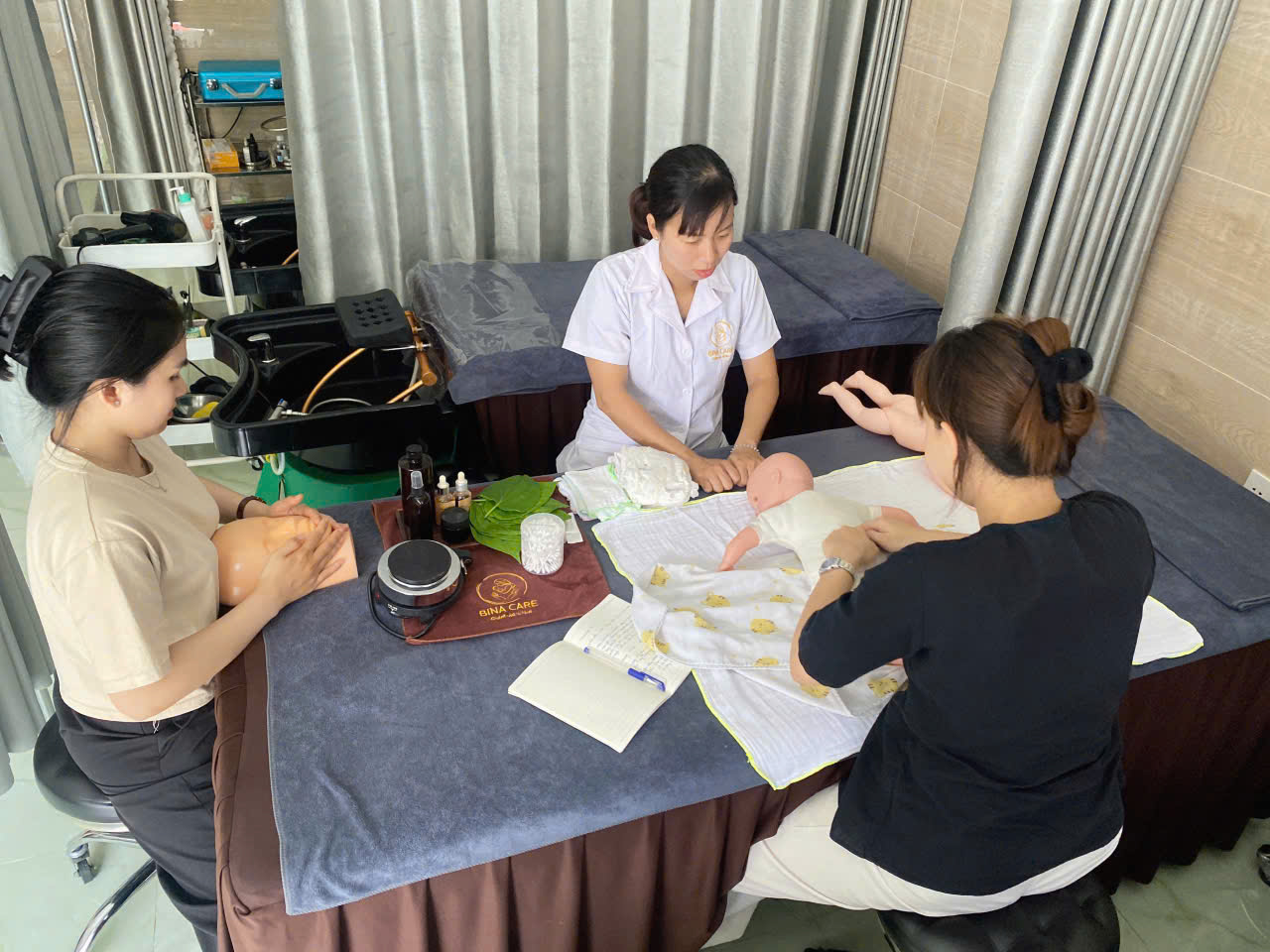 trung tâm đào tạo chăm sóc mẹ và bé tphcm