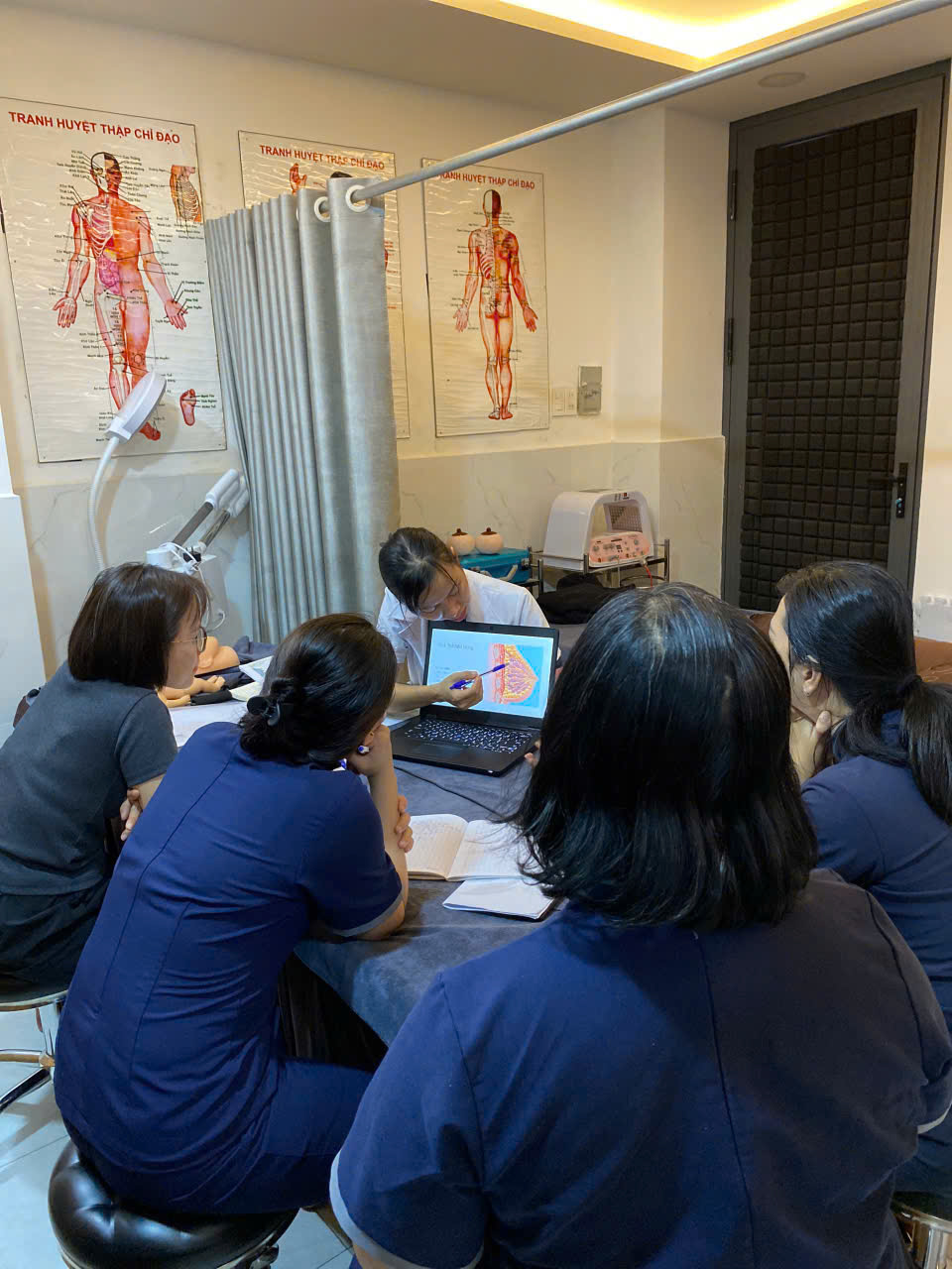 lớp học chăm sóc mẹ và bé sau sinh tphcm