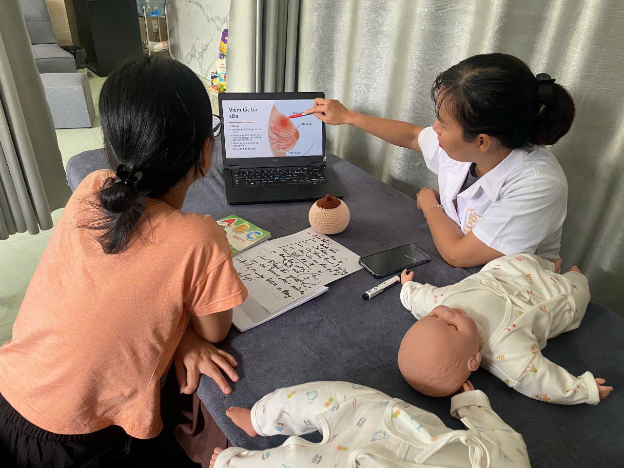 giá học chăm sóc mẹ và bé tphcm