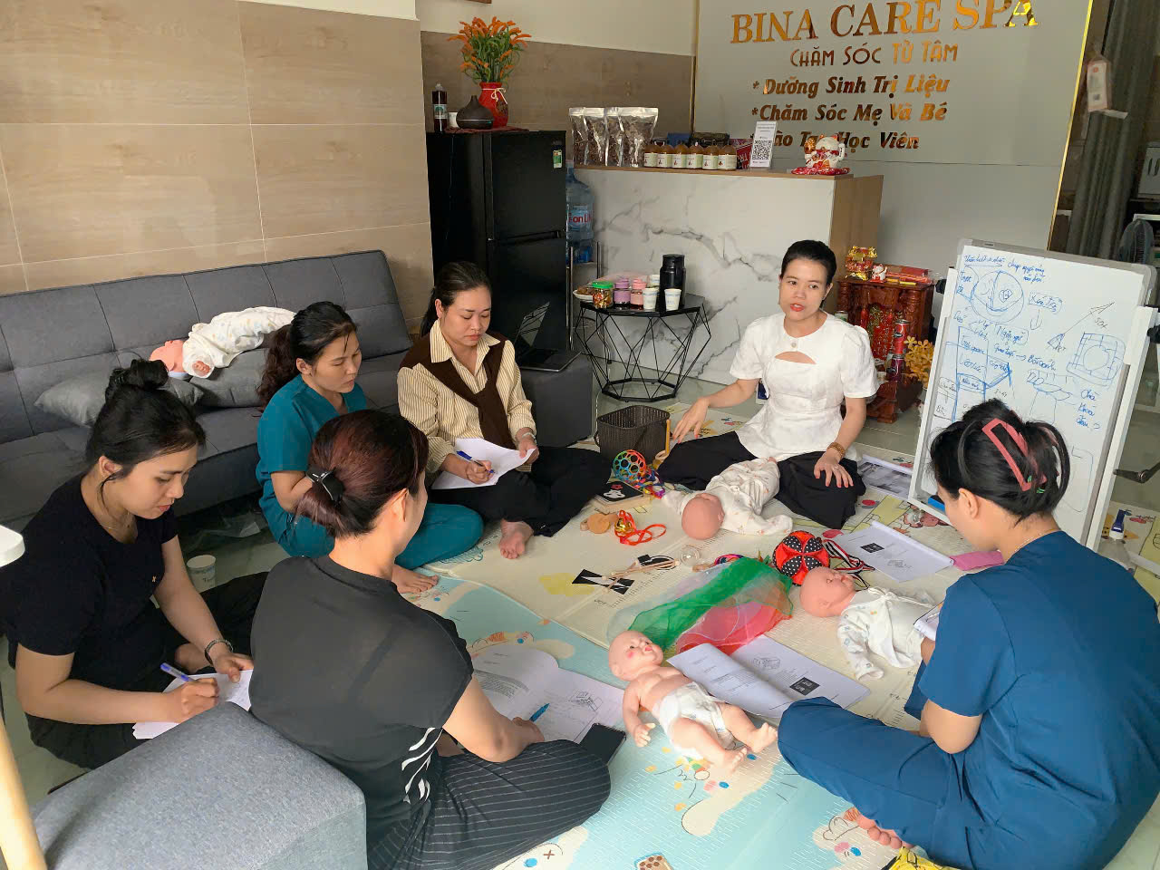giá học chăm sóc mẹ và bé tphcm